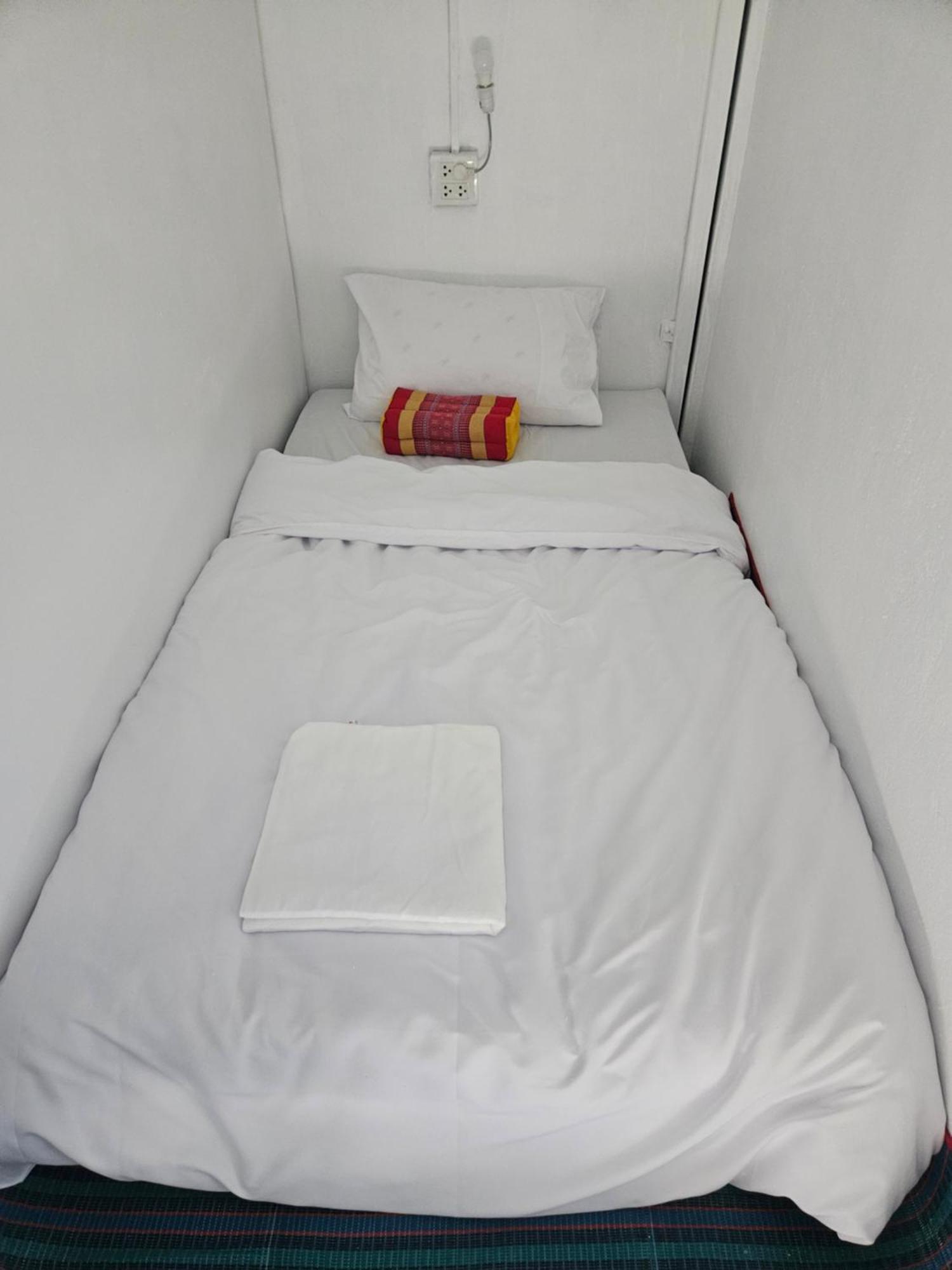 Kai Lions International Capsule Hostel Pakse Exterior foto