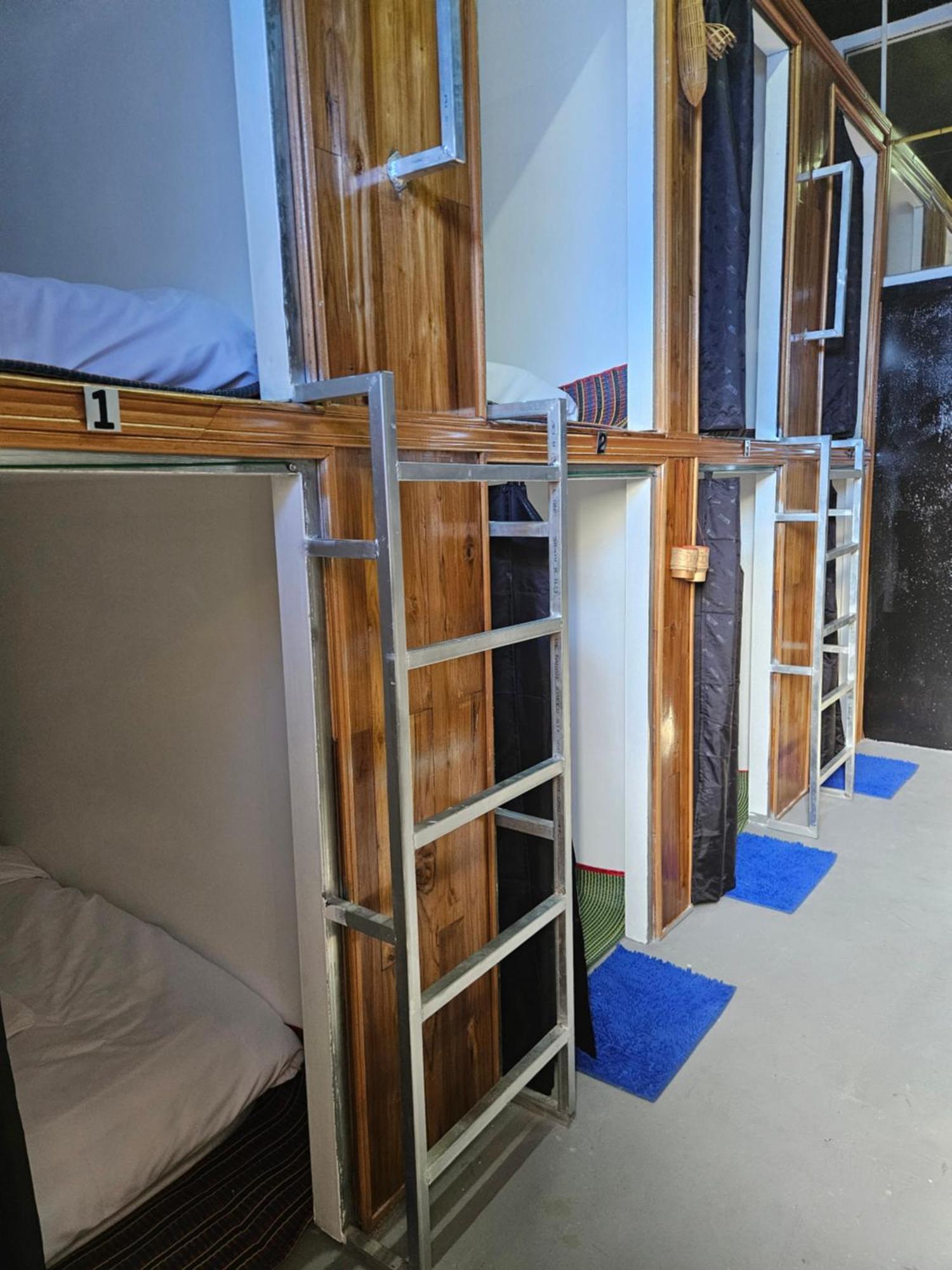 Kai Lions International Capsule Hostel Pakse Exterior foto